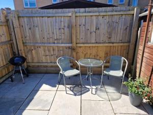 The Humsford Hideaway 2 bedroom home with driveway