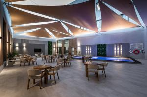 Voyage Hotel & Suites