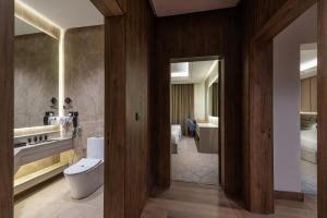 Voyage Hotel & Suites