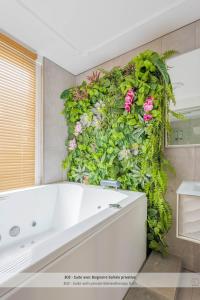 Appart'hotels Au 30 Lille Centre Grand Palais : Suite avec Baignoire Spa