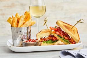 Courtyard by Marriott Chicago at Medical District-UIC