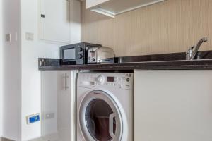 Blueground DIFC city view pool gym DXB-1208