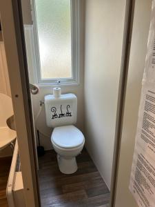 Campings Chez Nathalie mobil home chauffe et climatise : Three Bedroom Mobile Home