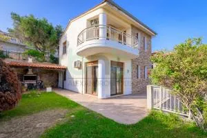 Thea Dikella - Dhíkella