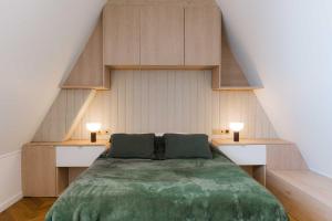 High-end 2 bedroom duplex with parking Place Morny