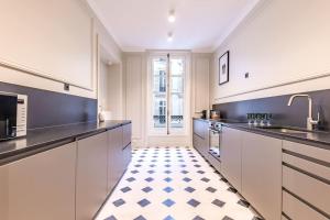 Arc de Triomphe Luxury 3 Bed 3,5 Bath