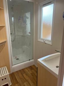 Campings Chez Nathalie mobil home chauffe et climatise : photos des chambres