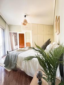 Sea the City - Chic 2-BDR Escape with Spacious Living