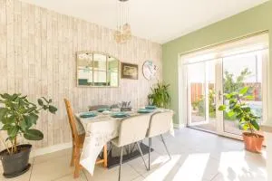 Modern home close to Airport, City and Beaches - Baldoyle Modern home close to Airport, City and Beaches - Baldoyle