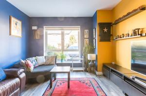 Modern home close to Airport, City and Beaches