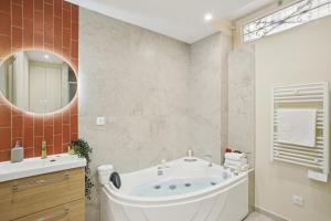 Lavie Maison AC Hot tub Montmartre
