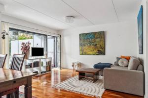 2 Bedroom Apartment with Canal View, Private Sauna, Sun Deck and EV Parking