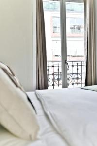 Appartement cosy face de Paris Montparnasse - II