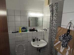 Eine ruhige Wohnung mit eigenem Bad und küche