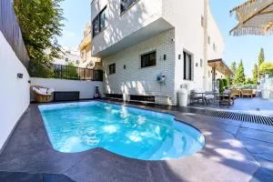 Rokah Luxury Villa at Ramat HaHayal - Kfar Hanoʼar