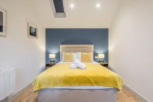 King Deluxe Ensuite with Courtyard View - Hawking - Little Wilbraham