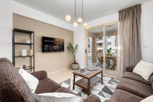 Oliva Poolside Residence by Nomads