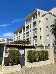 Cap près port commerces