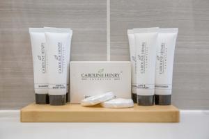 King Deluxe Ensuite with Shower-Bath and Courtyard View - Fawcett