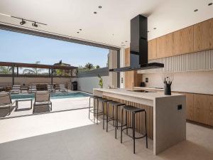 Sancy Luxury Villa I 400m beach, "Heated" pool & Gym