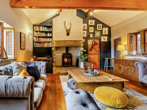 4 Bed in Marsden 94015