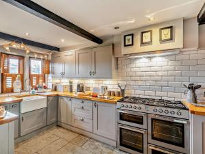 4 Bed in Marsden 94015