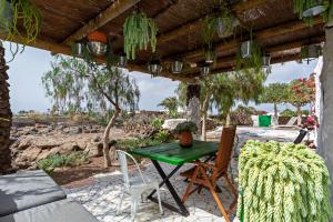 Bohemian Art House - 2BR in Yaiza & Garden