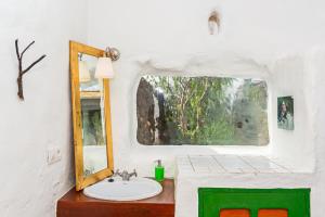 Bohemian Art House - 2BR in Yaiza & Garden