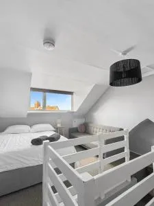 Amaya Four - Sleeps 5 - 1 bed apartment - Newly renovated- Close to town centre -Grantham - 斯托克罗奇福德