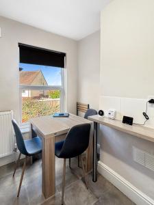 Amaya Four - Sleeps 5 - 1 bed - Newly renovated- Close to town centre -Grantham Free Gym Access