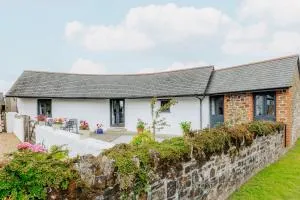 Dux Farm Retreat - 2 bed dog friendly cottage, near Bude - Pyworthy