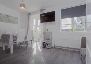 Modern 5BR Home Near City Attractions - Peterborough