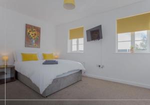 Modern 5BR Home Near City Attractions - Peterborough