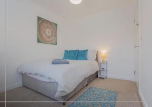 Modern 5BR Home Near City Attractions - Peterborough
