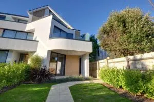 Four bedroom beachside villa with two balconies and garden - Canford Cliffs