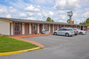 Liberty Inn and Suites Orlando - Kissimmee near Disney World