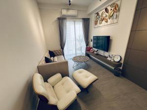 Setia Alam Sunsuria Forum 3BR Stylish Suites