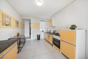 Wohnung Stadtrand, 4 Personen, nahe Bahnhof und See