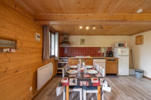 Appartements La Charbonniere : photos des chambres