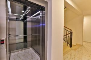 19 app, Sunny Side 2