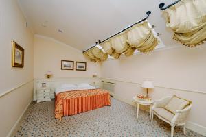 Double Room - Attic room in Hotel Bristol