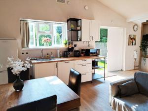 Charming Detached Cottage Near John Radcliffe Hospital Free Parking Self check-in