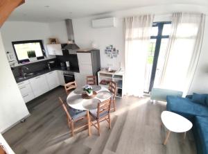 Ferienhaus Sophia 70qm bis 5 Gäste mit Fass-Sauna, Whirlpool April bis Oktober, 75qm Terrasse und eingezäunten Garten