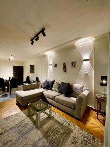 Modern 3BR Apartment - Steps from Abbas El Akkad and Citystars