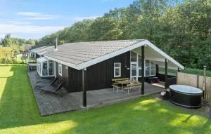 Beautiful Home In Juelsminde With Sauna - Glud