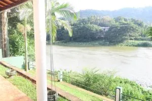 Riverview Glass Room - Sirimalwatta