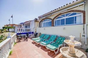 The lighthouse horizon