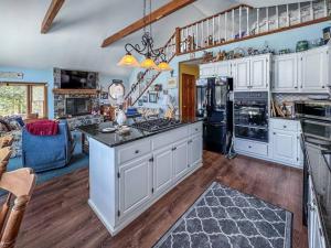 Four Season Ski, Lake & Golf Home on Lake Rescue