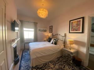 Deluxe Three Bed BnB in Henley-on-Thames near Station River & Town Centre