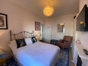 Deluxe Three Bed BnB in Henley-on-Thames near Station River & Town Centre